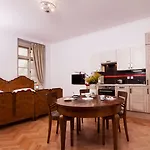 시에스타 아파트먼트