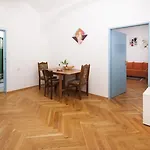 시에스타 아파트먼트 *